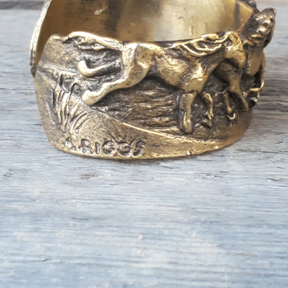 vintage brass house bracelet - Picture 2 of 3